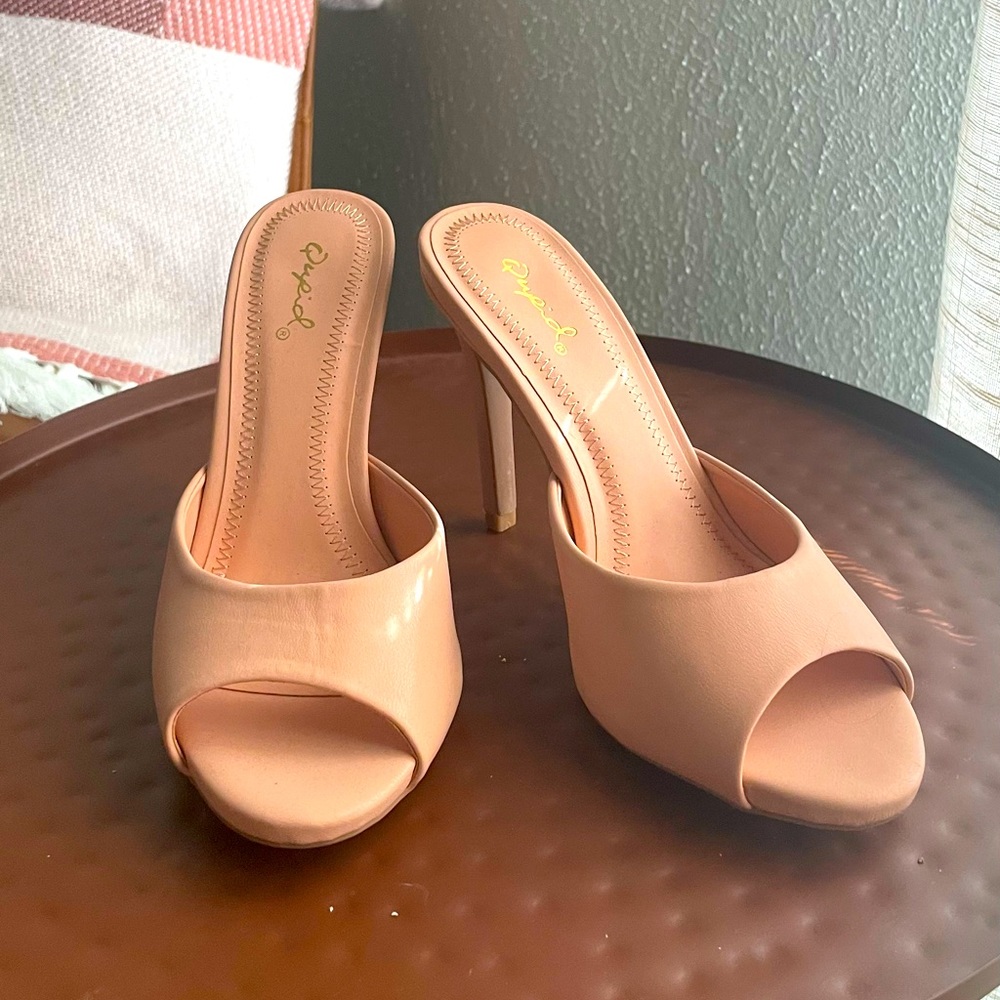 Peach/Light Pink Pumps- NBW